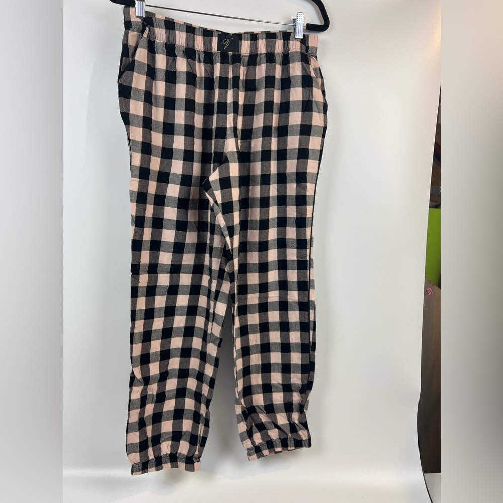 Victoria’s Secret. Size M. Pink and black flannel pajama pants.
